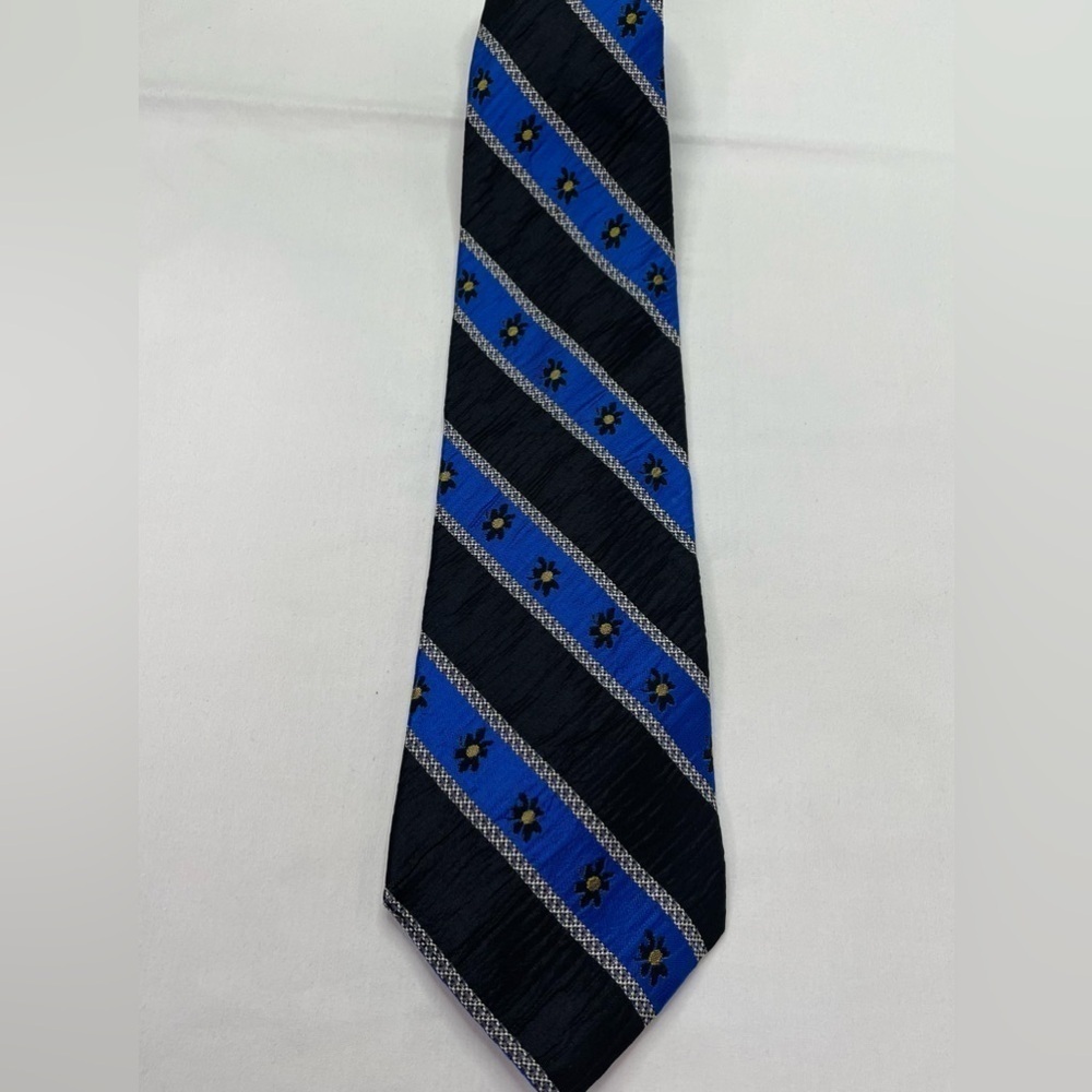 Guy Laroche Silk Blue Striped Tie 60” x 4”